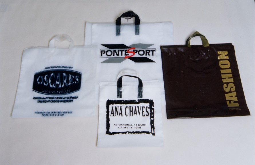 Flexible loop-handle bags (plain or custom-printed)