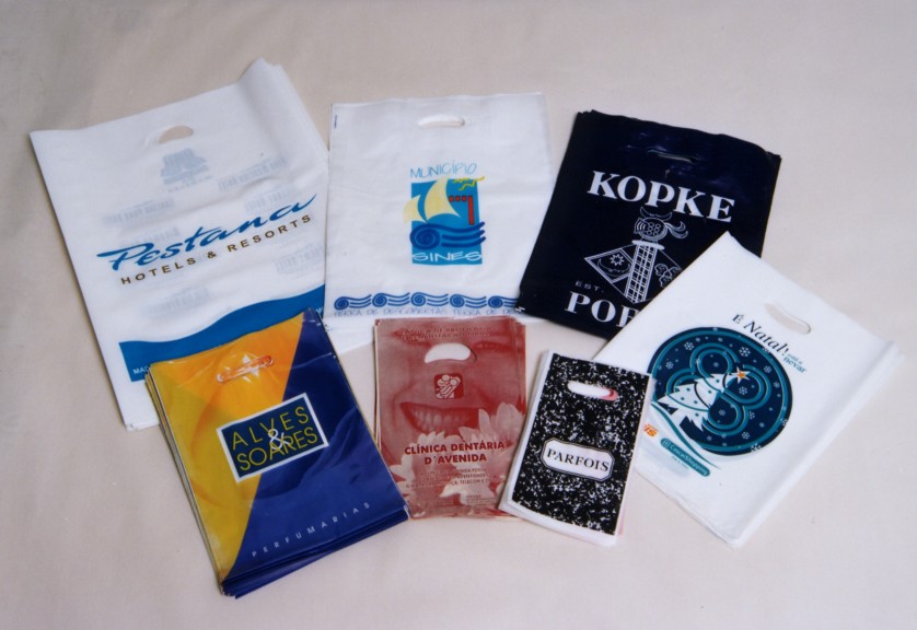 Die-cut handle bags (reinforced or unreinforced; plain or custom-printed)