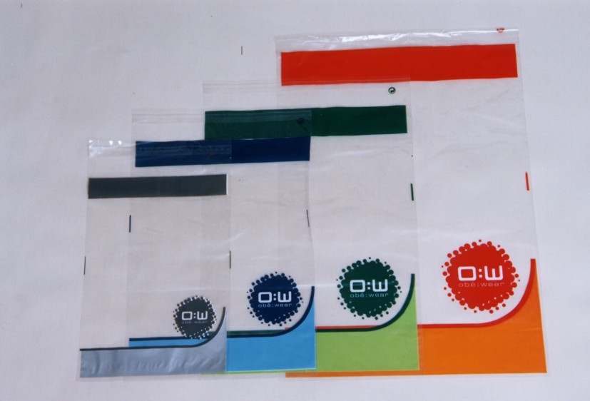 Polyethylene or polypropylene bags (plain or printed)